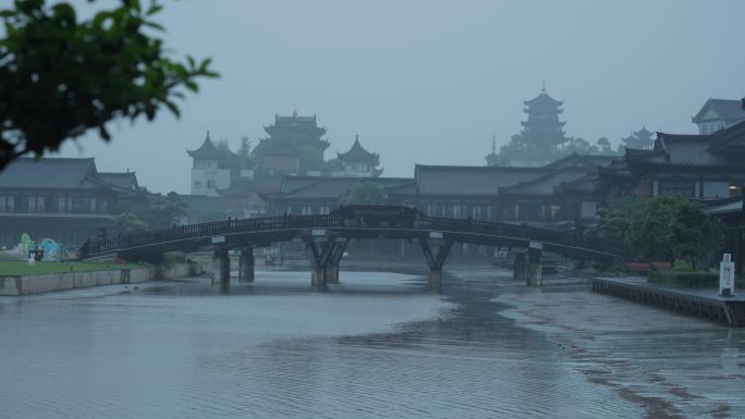 雨中的古镇升格慢镜头