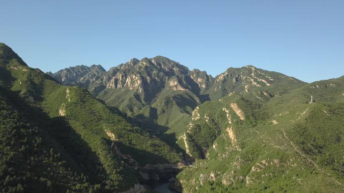 航拍高山秀丽苍翠风景