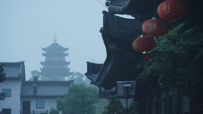 雨中的古镇升格慢镜头