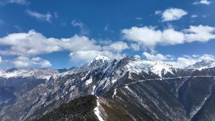 梅里雪山航拍卡瓦博格航拍甲应村航拍