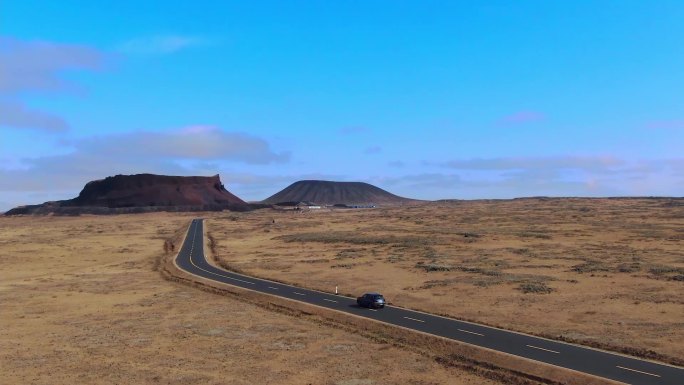 汽车启动 汽车 公路 乌兰哈达火山