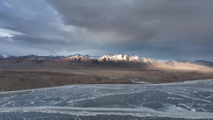 西藏冬季玛旁雍错冰湖玛旁雍错日出日落