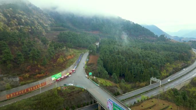 山区道路农民路边摊