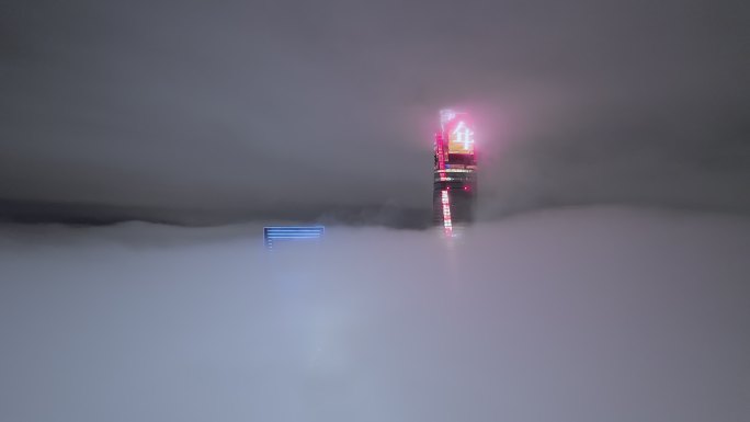 上海摩天大楼建筑夜景雾气弥漫