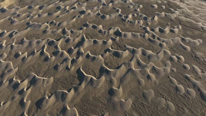 十万个沙丘航拍高原湿地