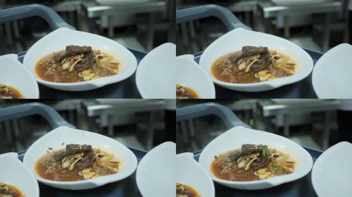 厨师盛菜撒葱花升格慢镜头