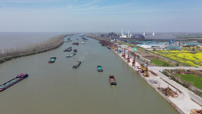 京杭大运河边的工厂