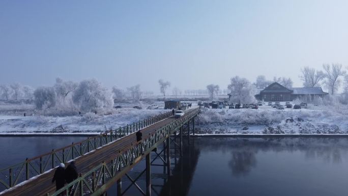 航拍北方冬天雪地河边雪景冰面冰河旅游