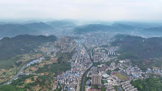 4K航拍湘西州吉首市清晨城市全貌10