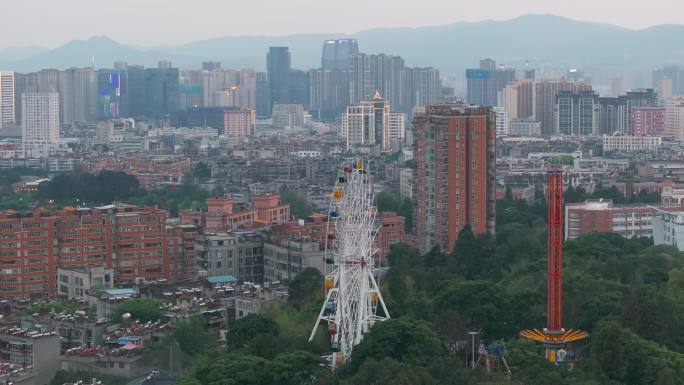 4K-航拍春城圆通山摩天轮，昆明摩天轮