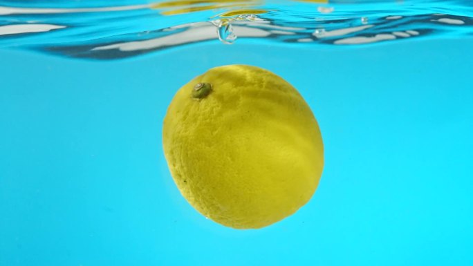 黄柠檬落水