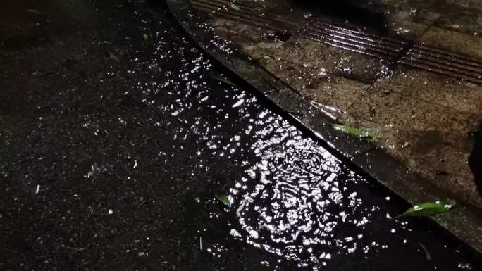 雨夜暴雨 大雨天 夜晚雨巷 街巷雨滴