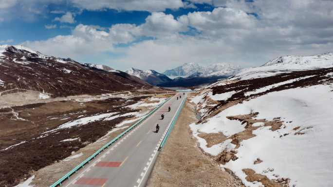 川西雪山摩托车骑行公路航拍