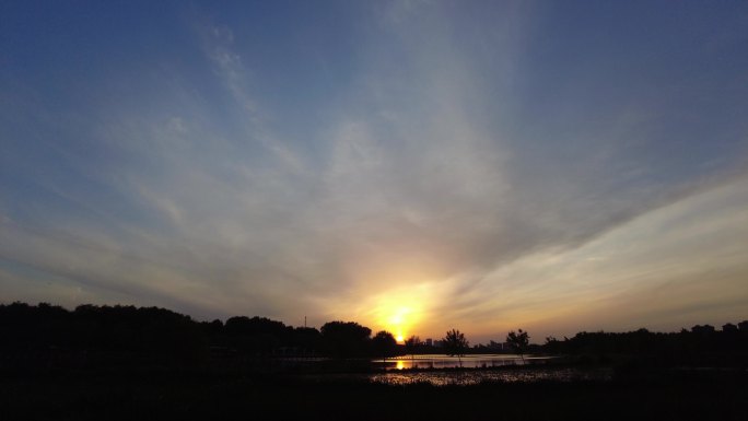 河边落日暮色苍茫夕阳红夕阳西下晚霞