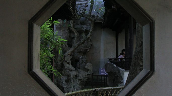 中式园林里的窗景  留园