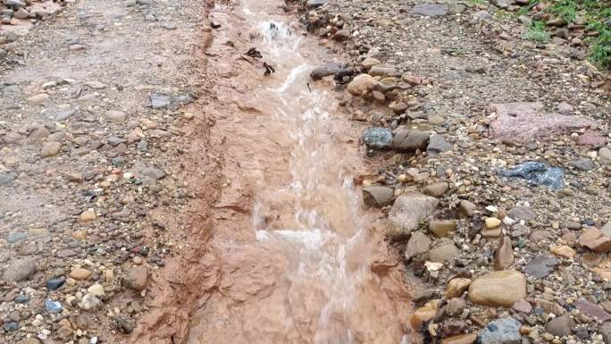 细水长流溪水长流河水流走水流动小溪流走