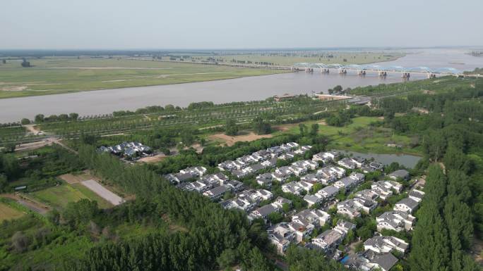 别墅群 集中建设现代化农村小洋房黄河边