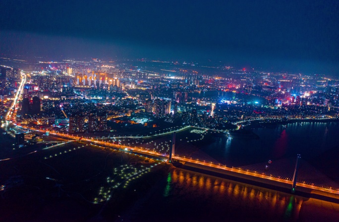 荆州沙市长江大桥后退城市全景夜景航拍延时
