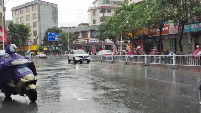 风雨城市 暴雨天下暴雨 雨天行车雨天车流