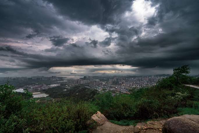 武汉江夏八分山八分亭暴雨乌云压城延时摄影