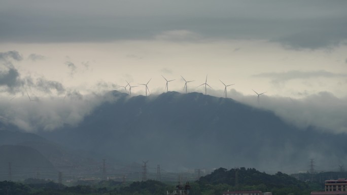 长焦下的云海日出日落风景