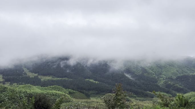 长焦下的云海日出日落风景