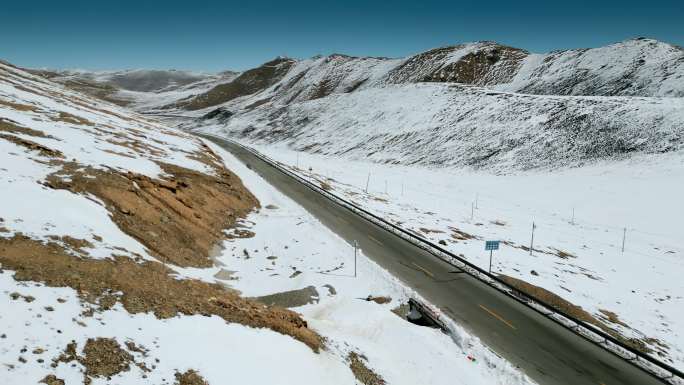 西藏旅游风光318国道米拉山口雪山积雪