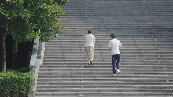 校园生活 高中学生和老师上阶梯