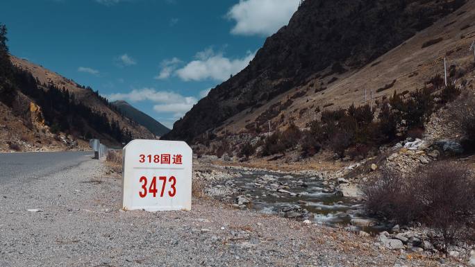 西藏旅游风光318国道公里桩行道路碑