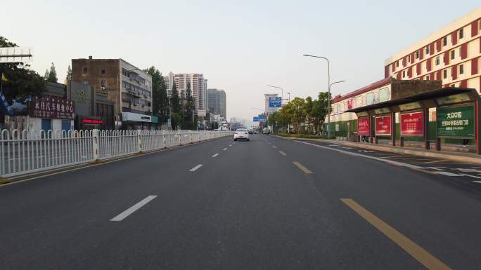 襄阳汉江路城市道路街道交通第一视角风光