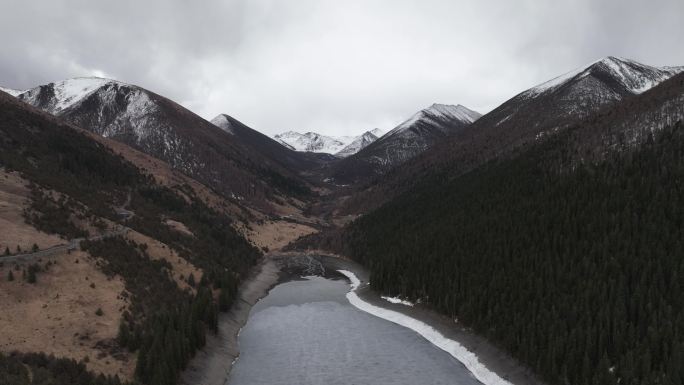 情人海 冬天日出冰封湖面