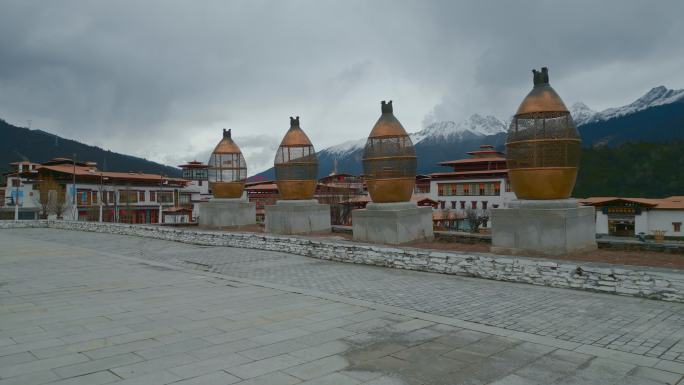 西藏旅游风光318国道鲁朗小镇佛教风景