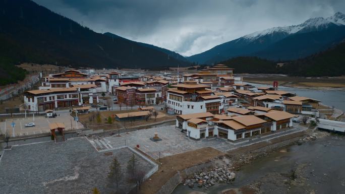 西藏旅游风光318国道鲁朗小镇风景