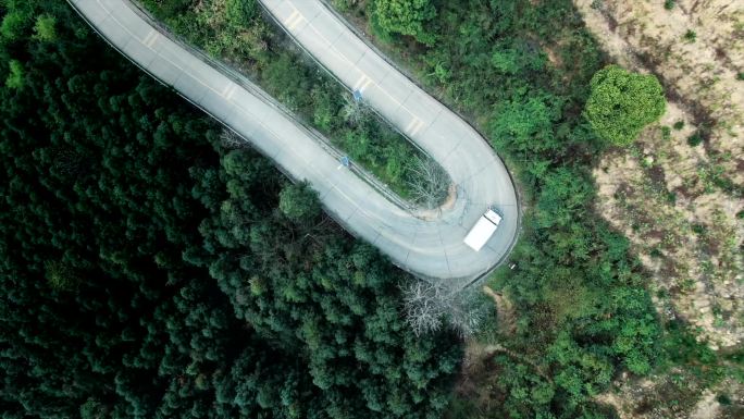 盘山公路+车辆行驶