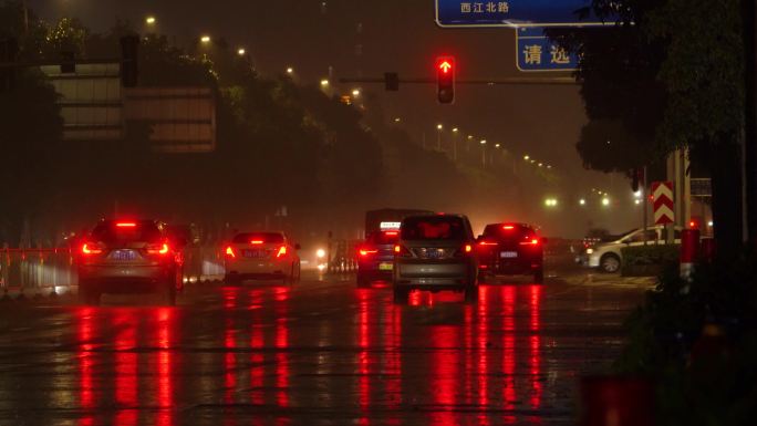 夜晚 雨天 空镜