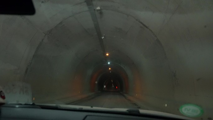 没有灯的隧道