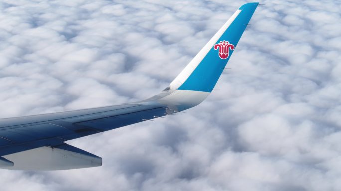 飞机外的云海云层