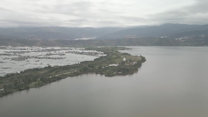 西昌邛海湖面景区风景海天一色