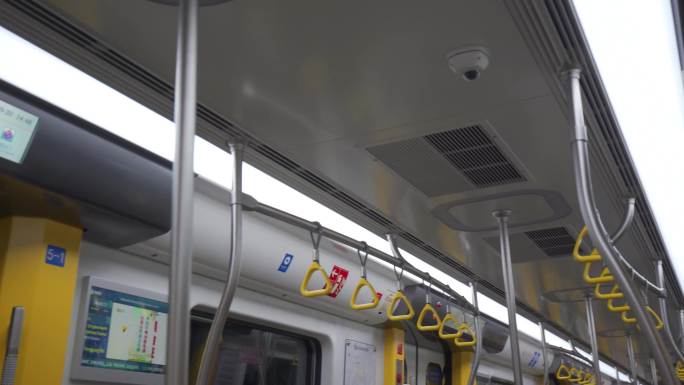 青岛地铁人流上地铁下地铁