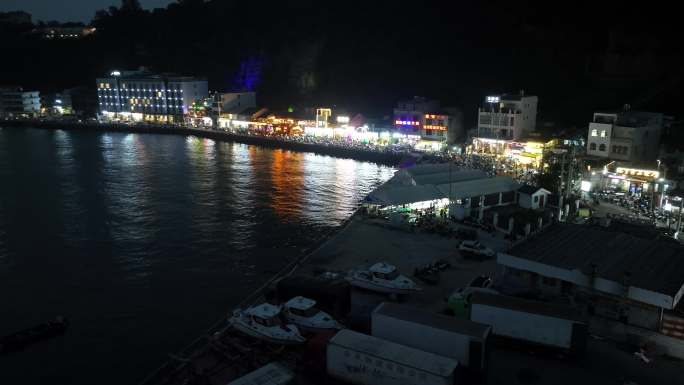 航拍涠洲岛南湾街夜景