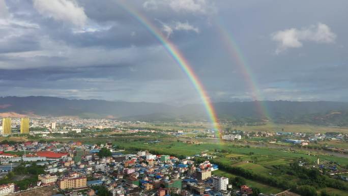双道彩虹跨越中缅边境
