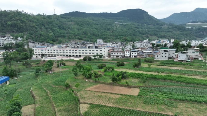 航拍四川的小山村