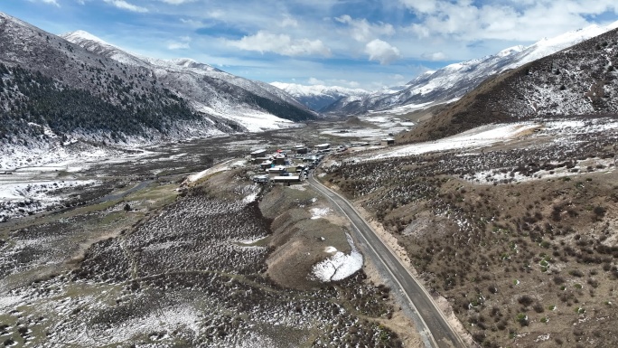 四川甘孜玉龙西村航拍雪山