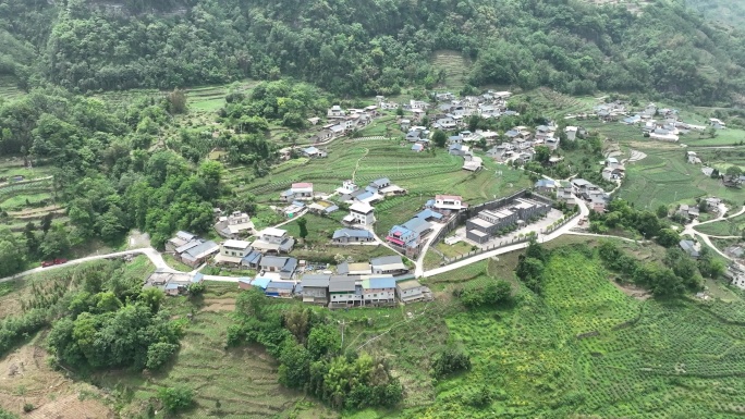 航拍四川的小山村