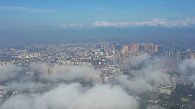 四川什邡：云雾缭绕宛若天空之城