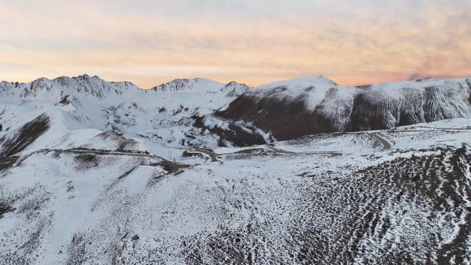 四川甘孜子梅垭口贡嘎雪山观景台