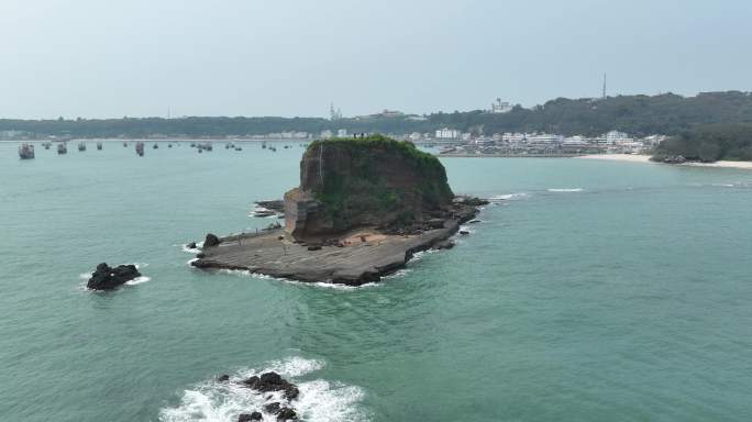 航拍涠洲岛南湾小岛