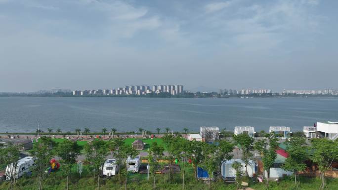 航拍襄阳汉江鱼梁洲中央生态公园城市风光
