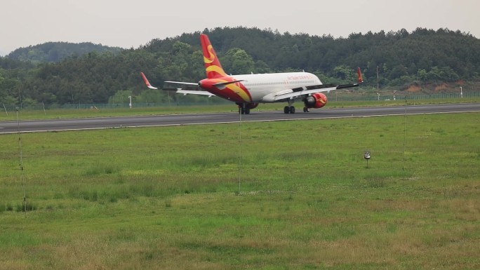 飞机起落桂林航空