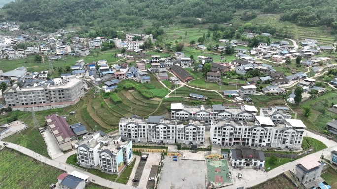 航拍四川的小山村